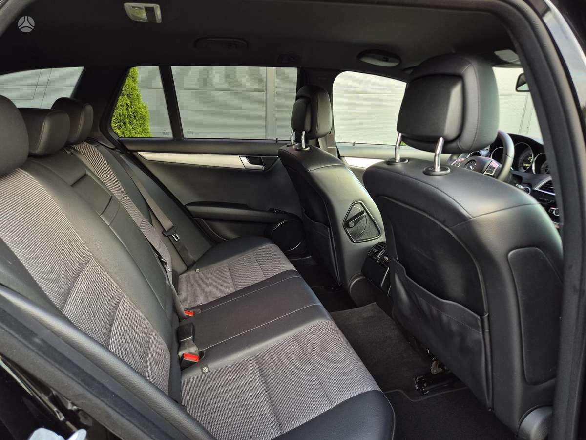 Mercedes-Benz C220 2013 — photo 25