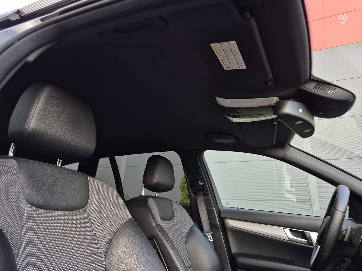 Mercedes-Benz C220 2013 — photo 29