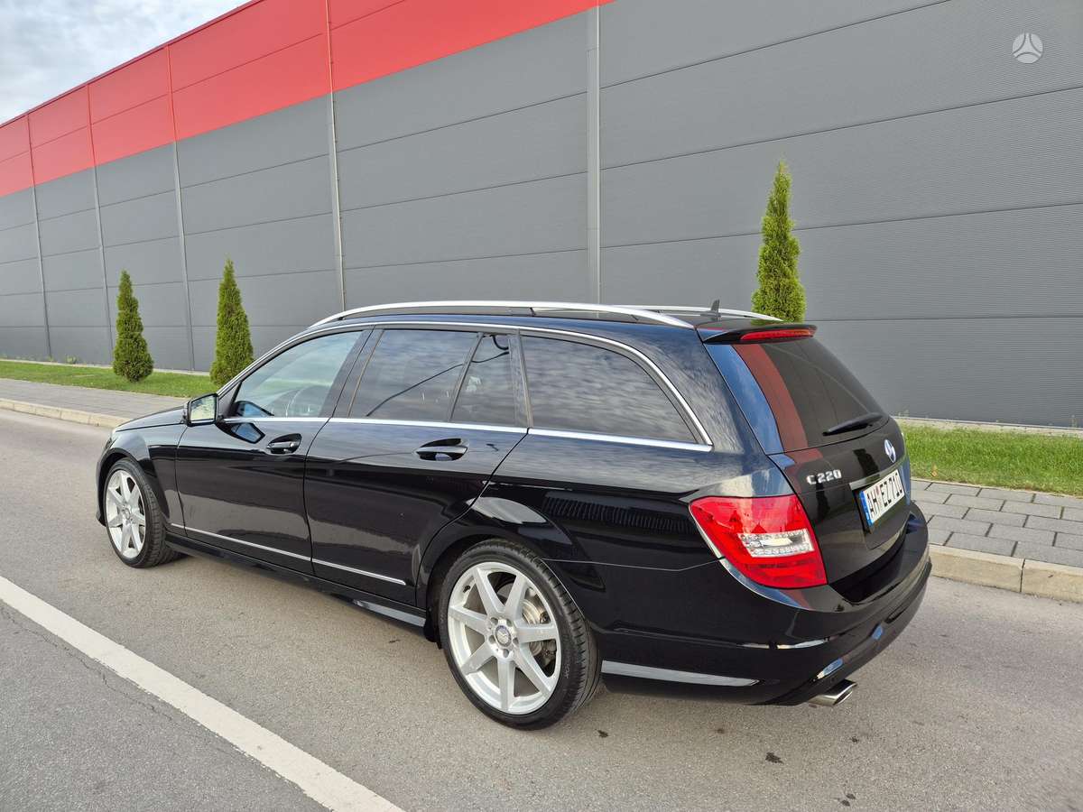 Mercedes-Benz C220 2013 — interior