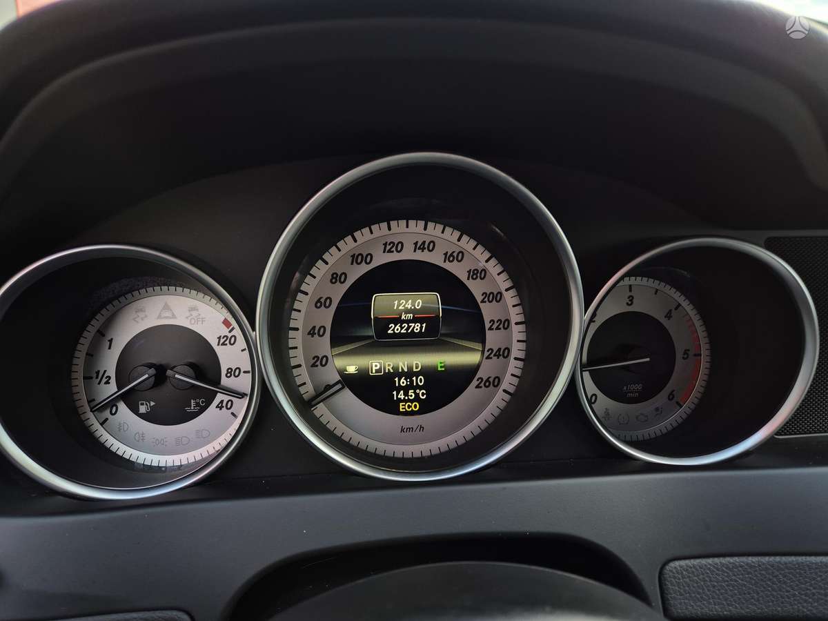 Mercedes-Benz C220 2013 — photo 32