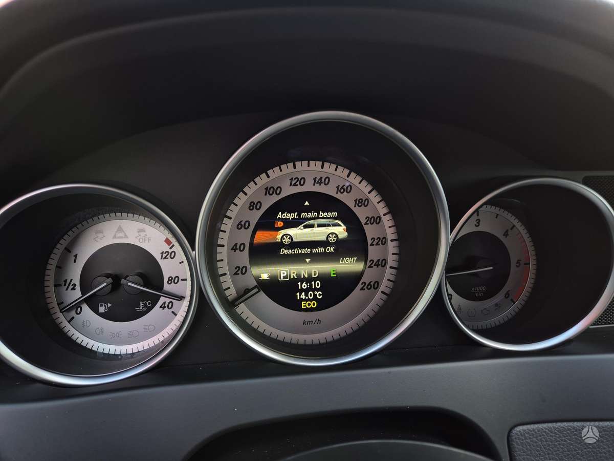 Mercedes-Benz C220 2013 — photo 33