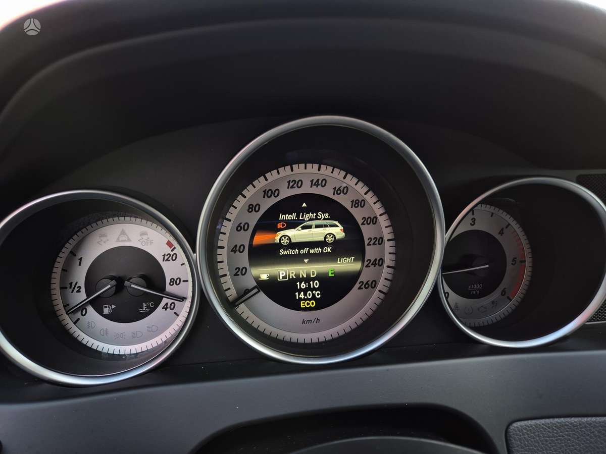 Mercedes-Benz C220 2013 — photo 34