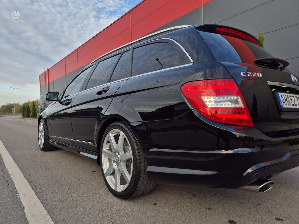 Mercedes-Benz C220 2013 — photo 40