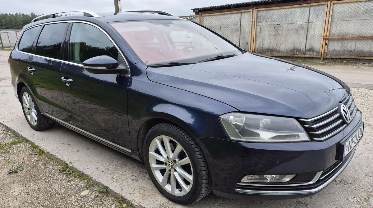 Volkswagen Passat 2012 — вигляд ззаду