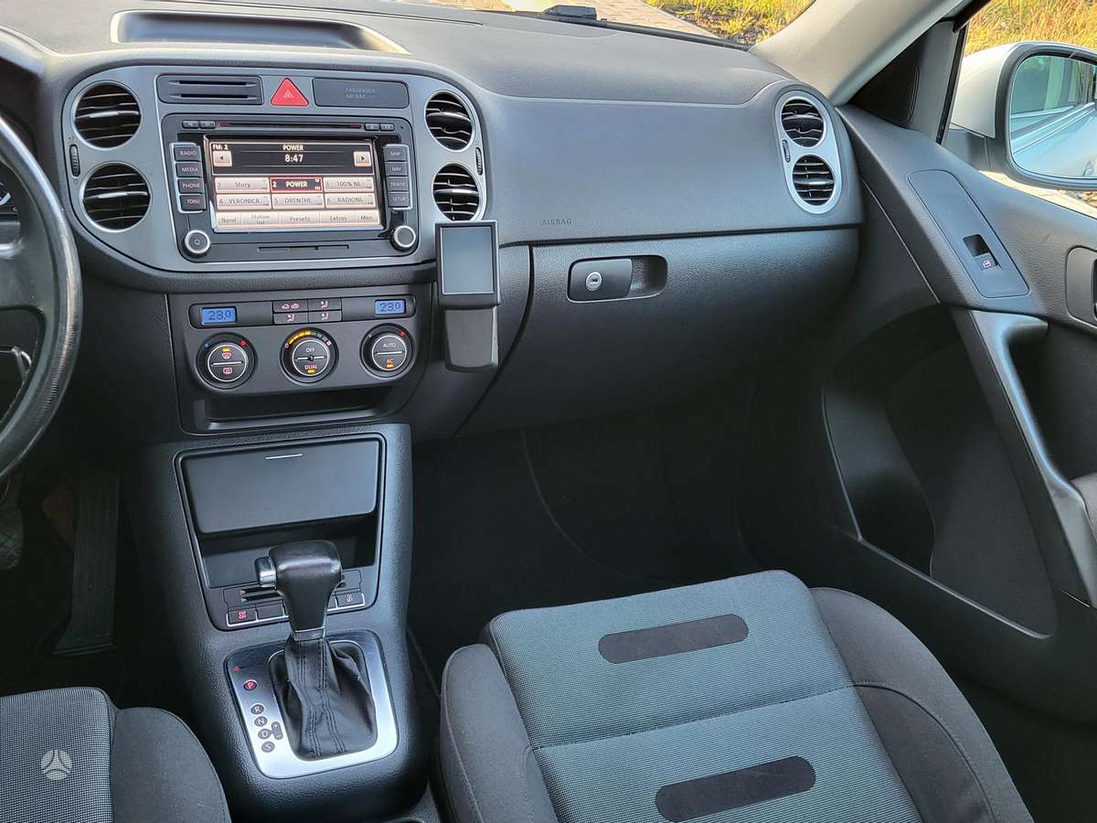 Volkswagen Tiguan 2010 — photo 15