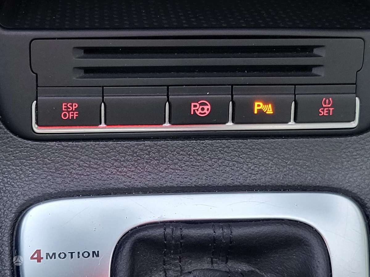 Volkswagen Tiguan 2010 — photo 21
