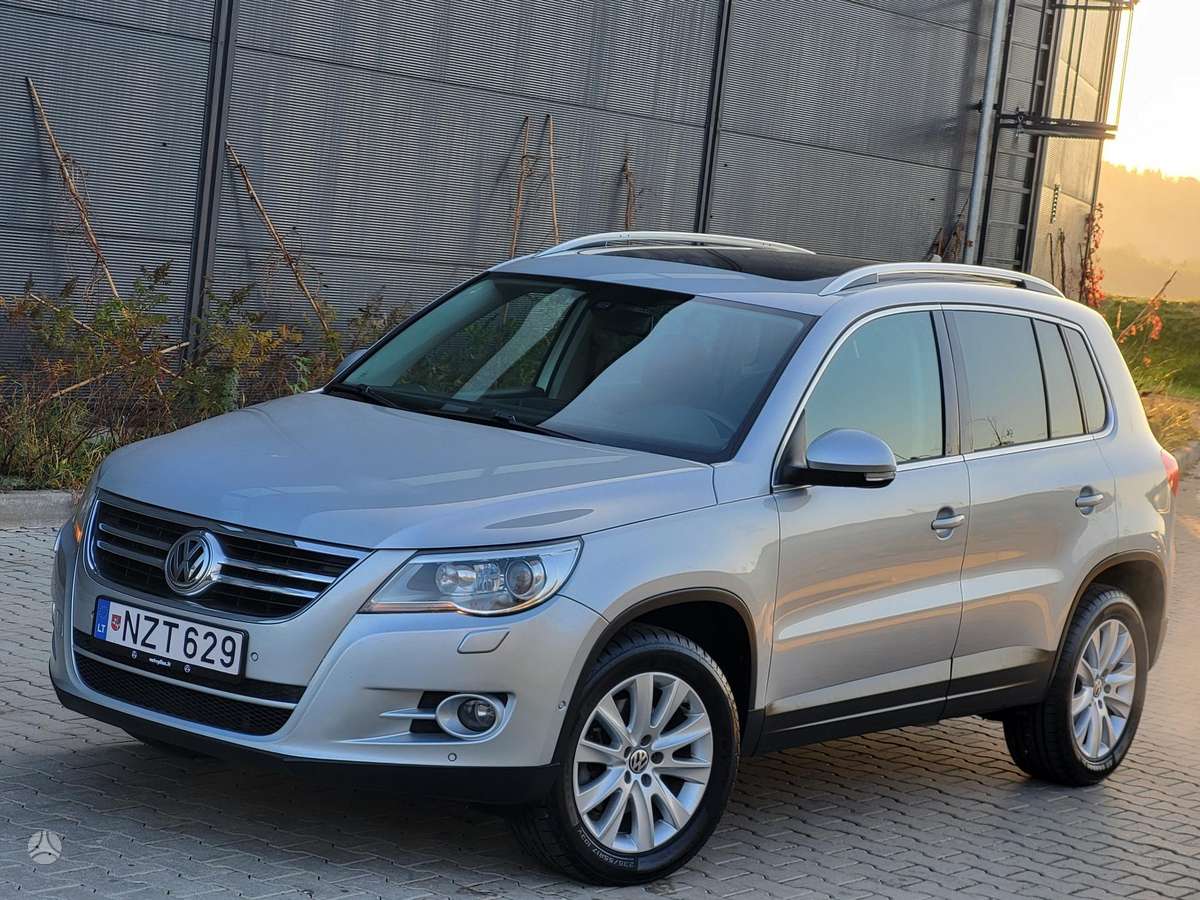 Volkswagen Tiguan 2010 — interior