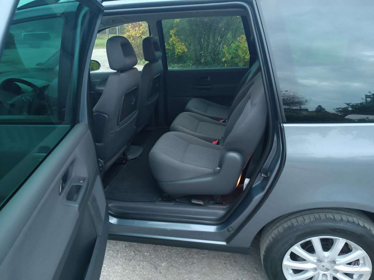 Seat Alhambra 2010 — photo 10