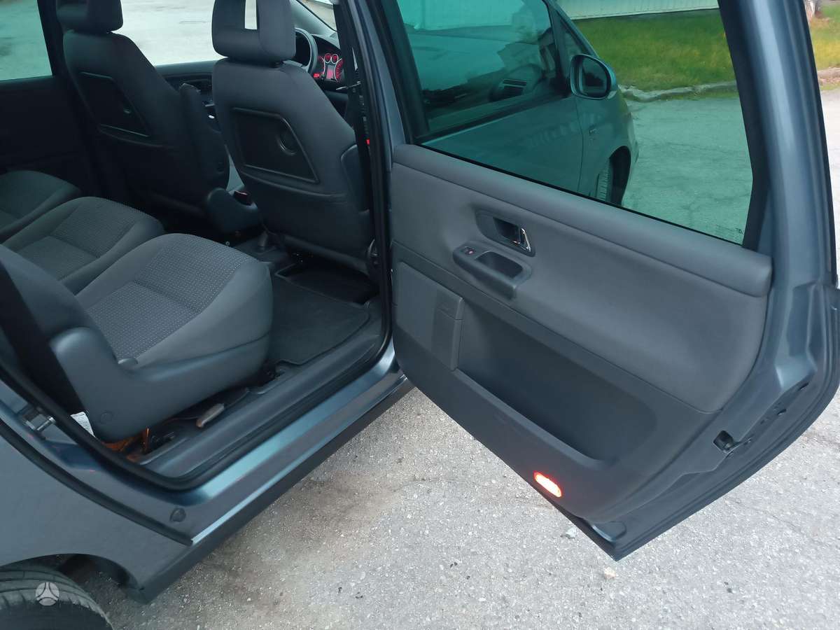 Seat Alhambra 2010 — photo 12