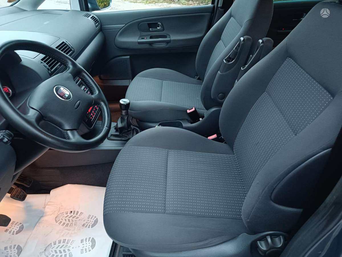 Seat Alhambra 2010 — photo 15