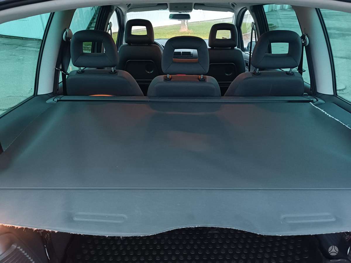 Seat Alhambra 2010 — photo 16