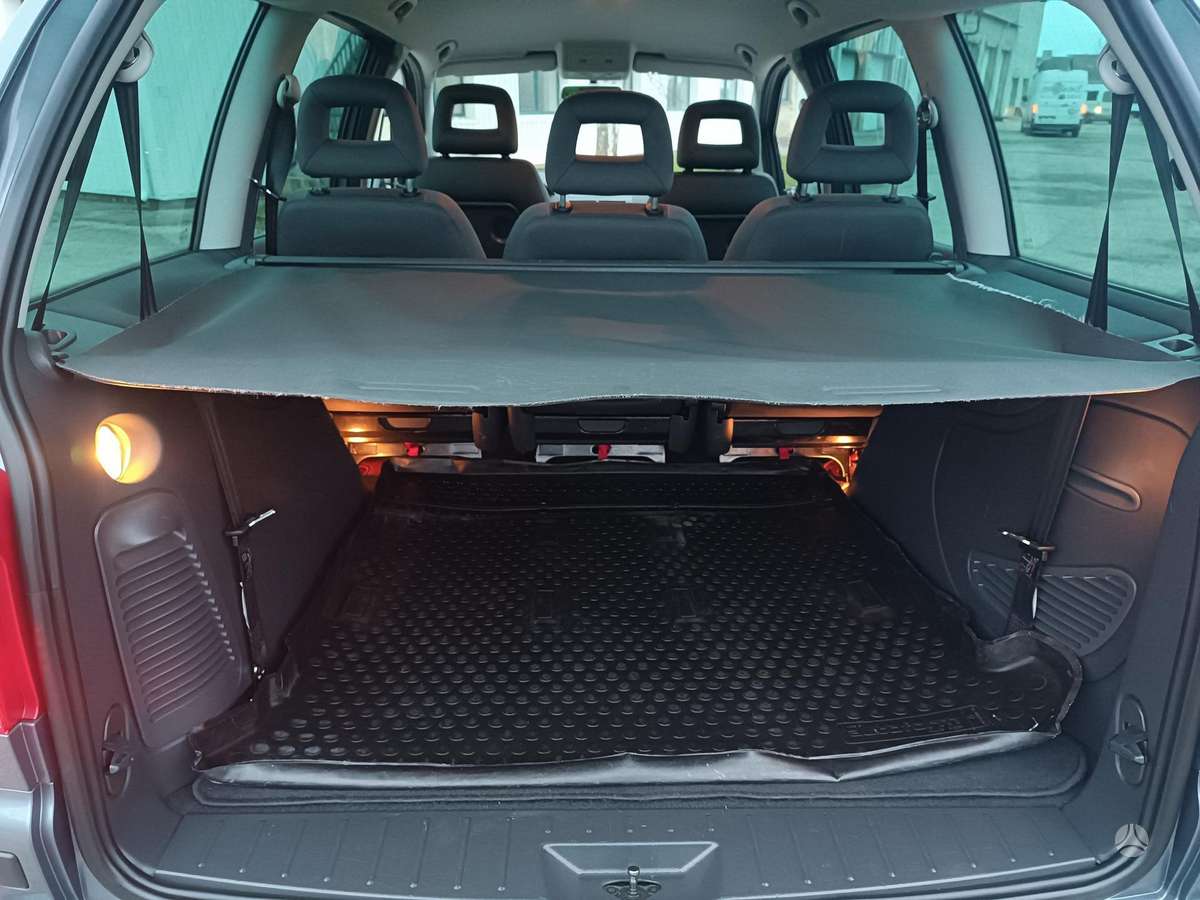 Seat Alhambra 2010 — photo 17