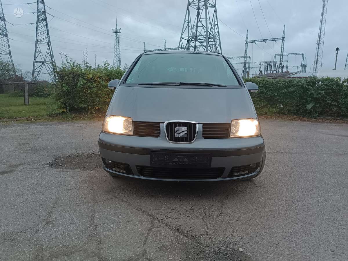Seat Alhambra 2010 — rear view