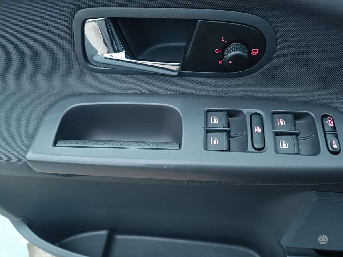 Seat Alhambra 2010 — photo 22