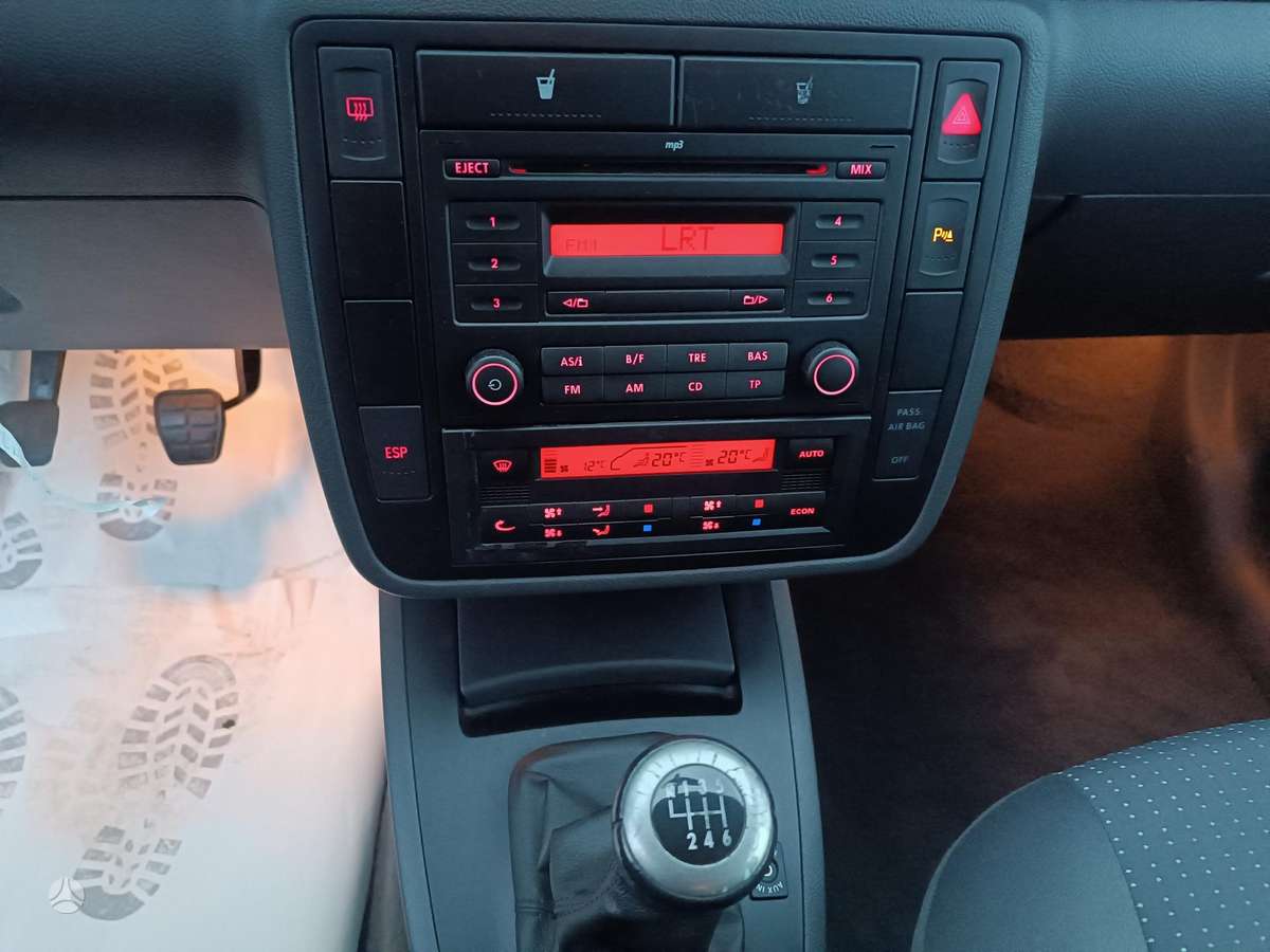 Seat Alhambra 2010 — photo 23