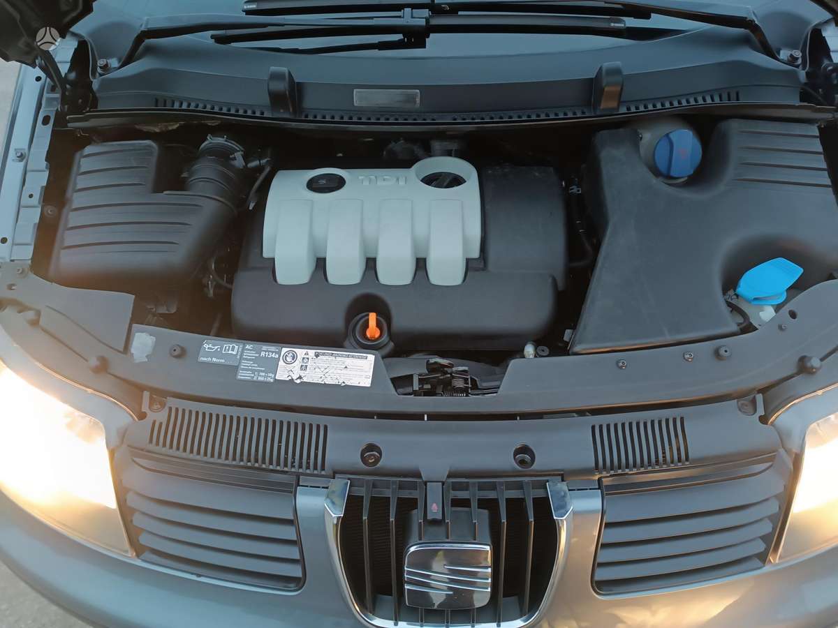 Seat Alhambra 2010 — photo 26