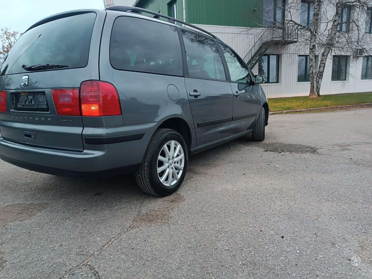 Seat Alhambra 2010 — photo 5