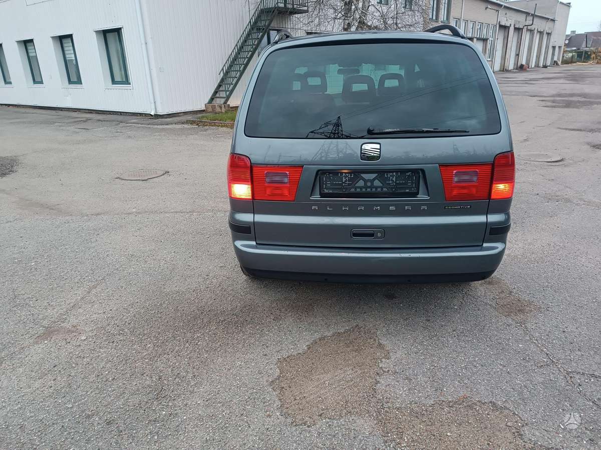 Seat Alhambra 2010 — photo 6