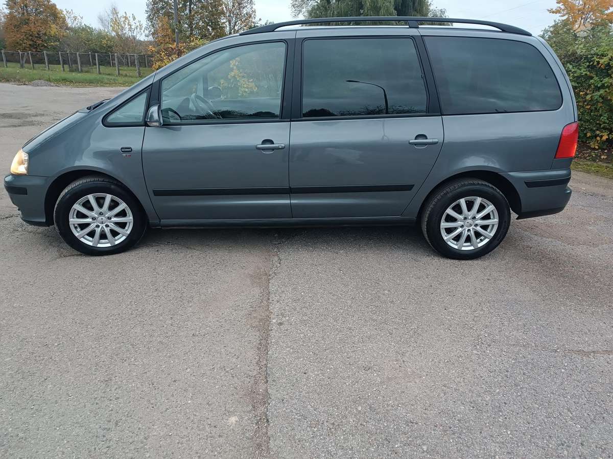 Seat Alhambra 2010 — photo 8