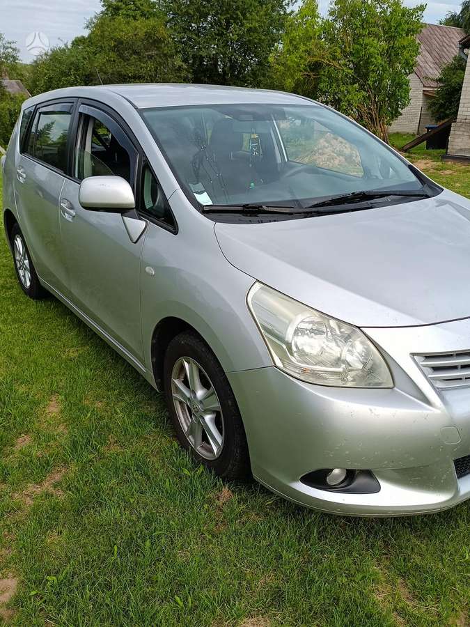 Toyota Verso 2009 — вигляд ззаду