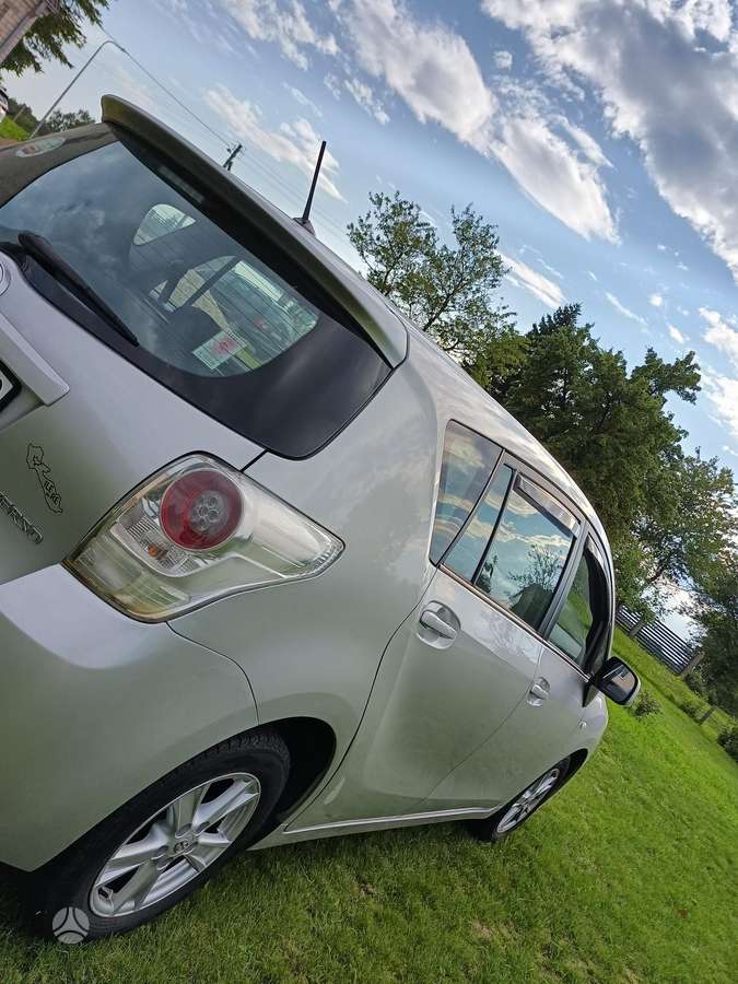 Toyota Verso 2009 — салон