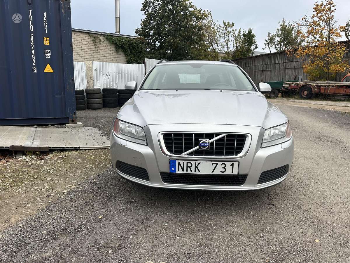 Volvo V70 2009 — вигляд ззаду