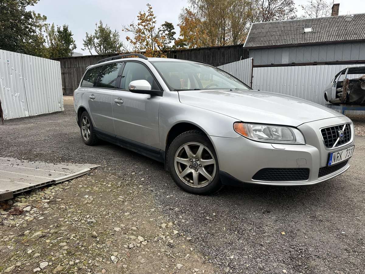 Volvo V70 2009 — салон