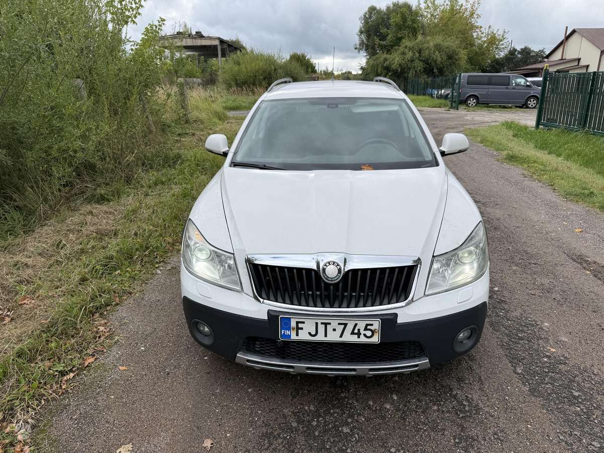 Skoda Octavia 2010 — engine 2000 cm³, 140 HP (103kW)