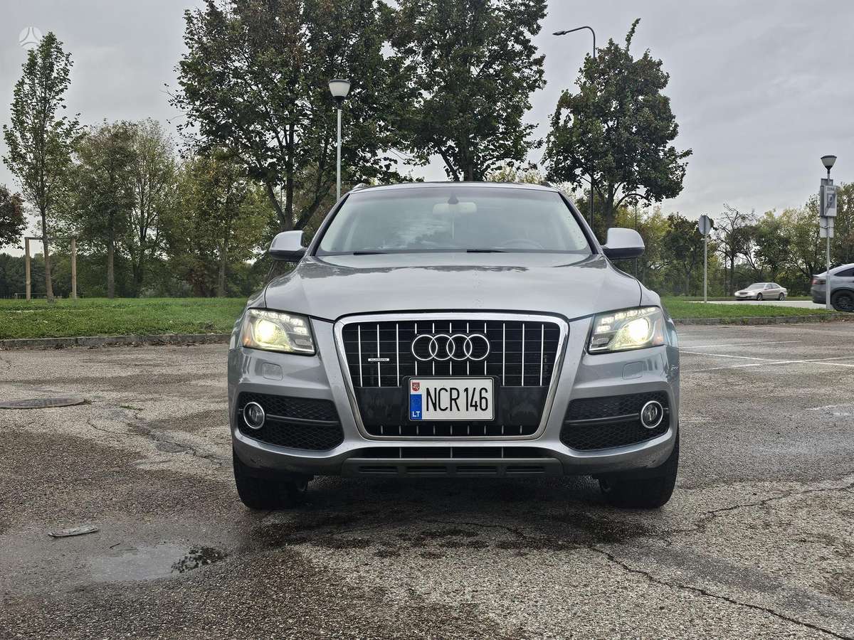 Audi Q5 2011 — interior