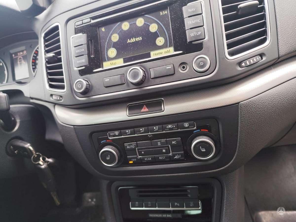 Volkswagen Sharan 2012 — photo 14