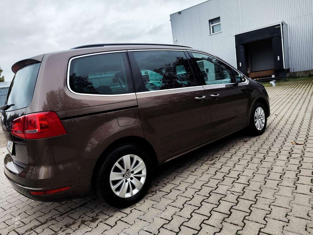 Volkswagen Sharan 2012 — photo 18