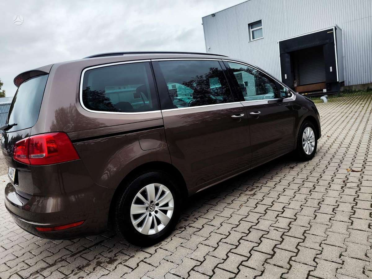 Volkswagen Sharan 2012 — rear view