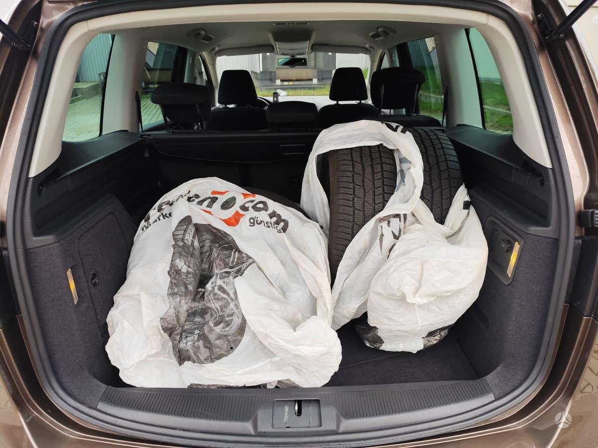 Volkswagen Sharan 2012 — photo 8