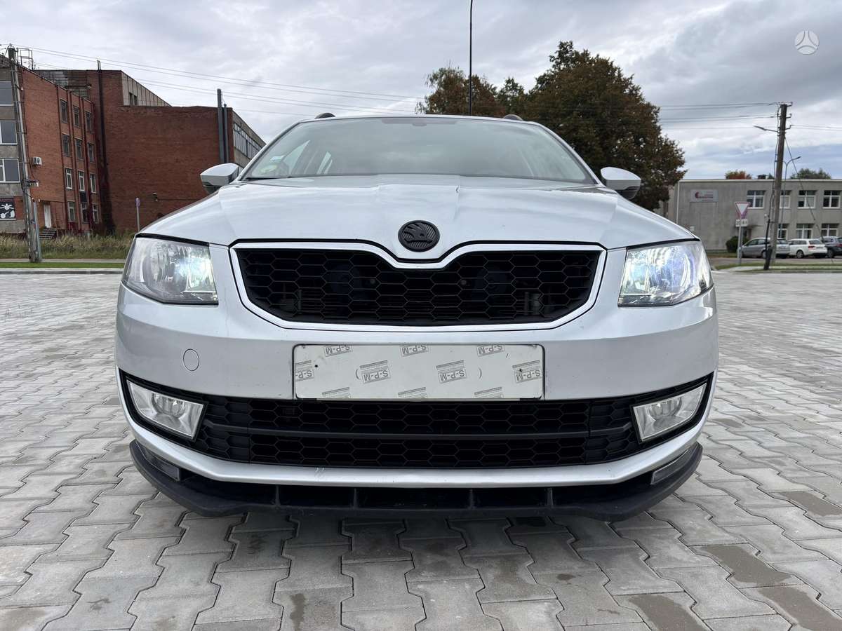 Skoda Octavia 2015 — rear view