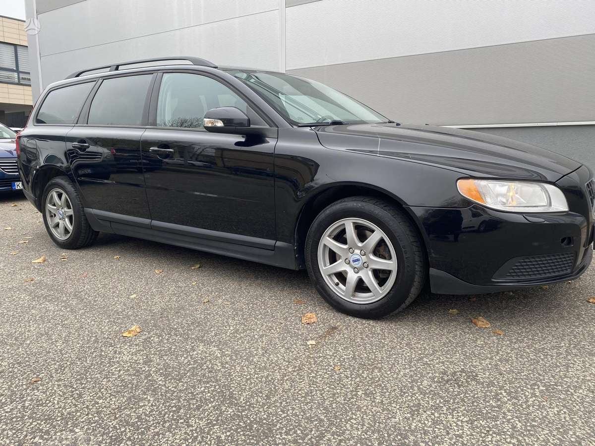 Volvo V70 2010 — салон