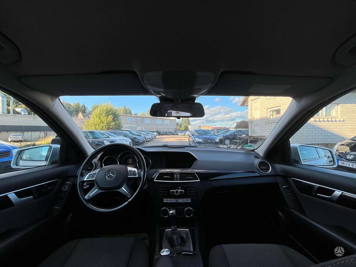 Mercedes-Benz C200 2011 — photo 12