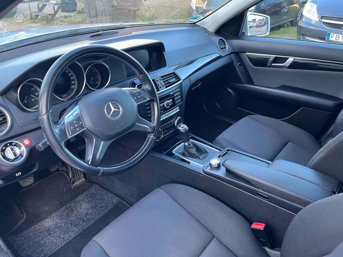 Mercedes-Benz C200 2011 — photo 15