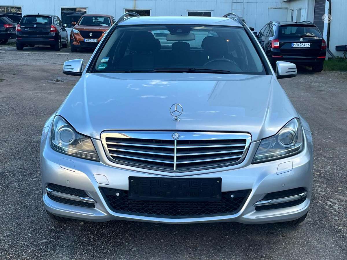 Mercedes-Benz C200 2011 — engine 2143 cm³, 136 HP (100kW)