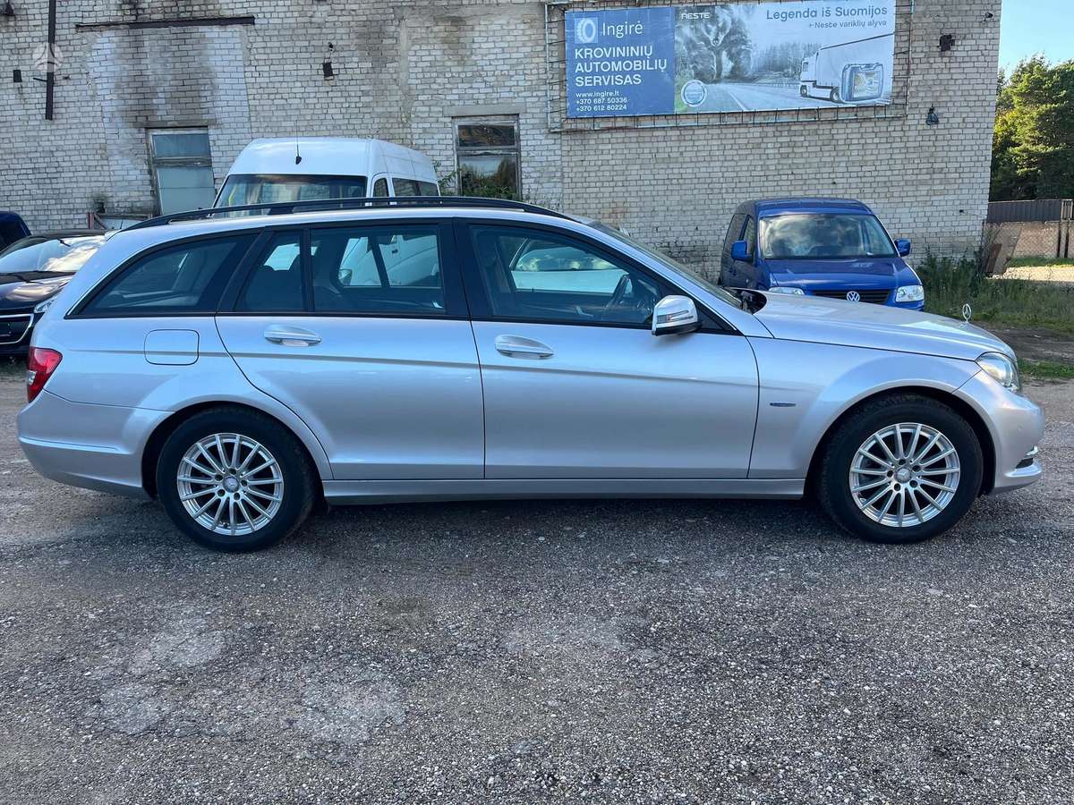 Mercedes-Benz C200 2011 — photo 6