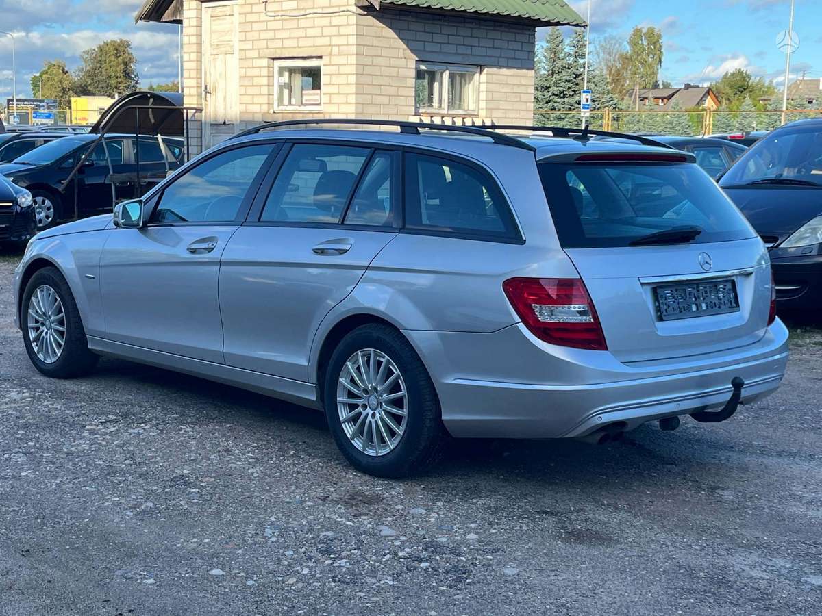 Mercedes-Benz C200 2011 — photo 8