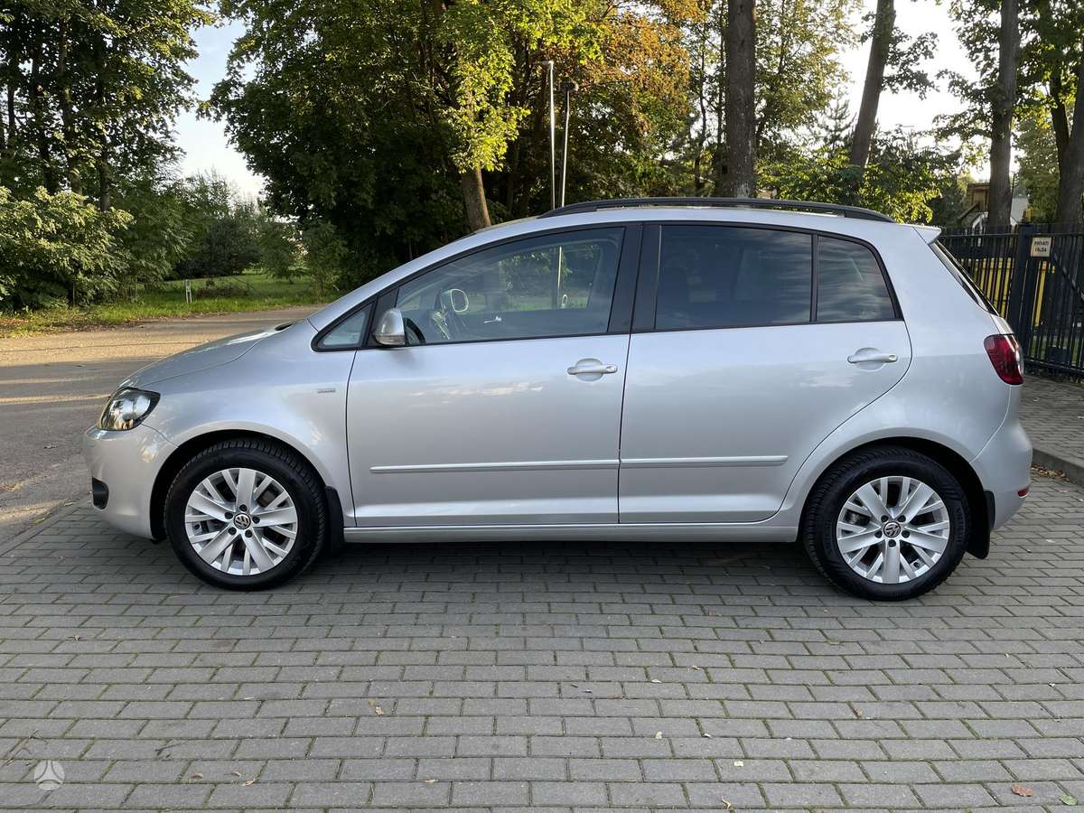Volkswagen Golf 2013 — rear view