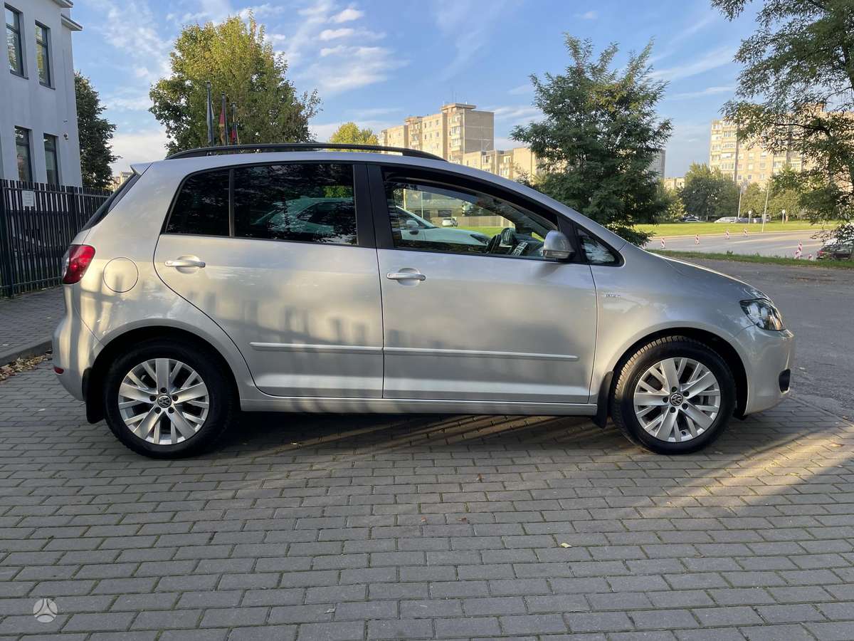 Volkswagen Golf 2013 — interior