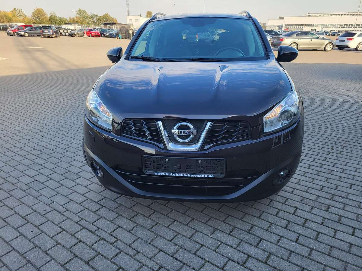 Nissan Qashqai 2013 — interior