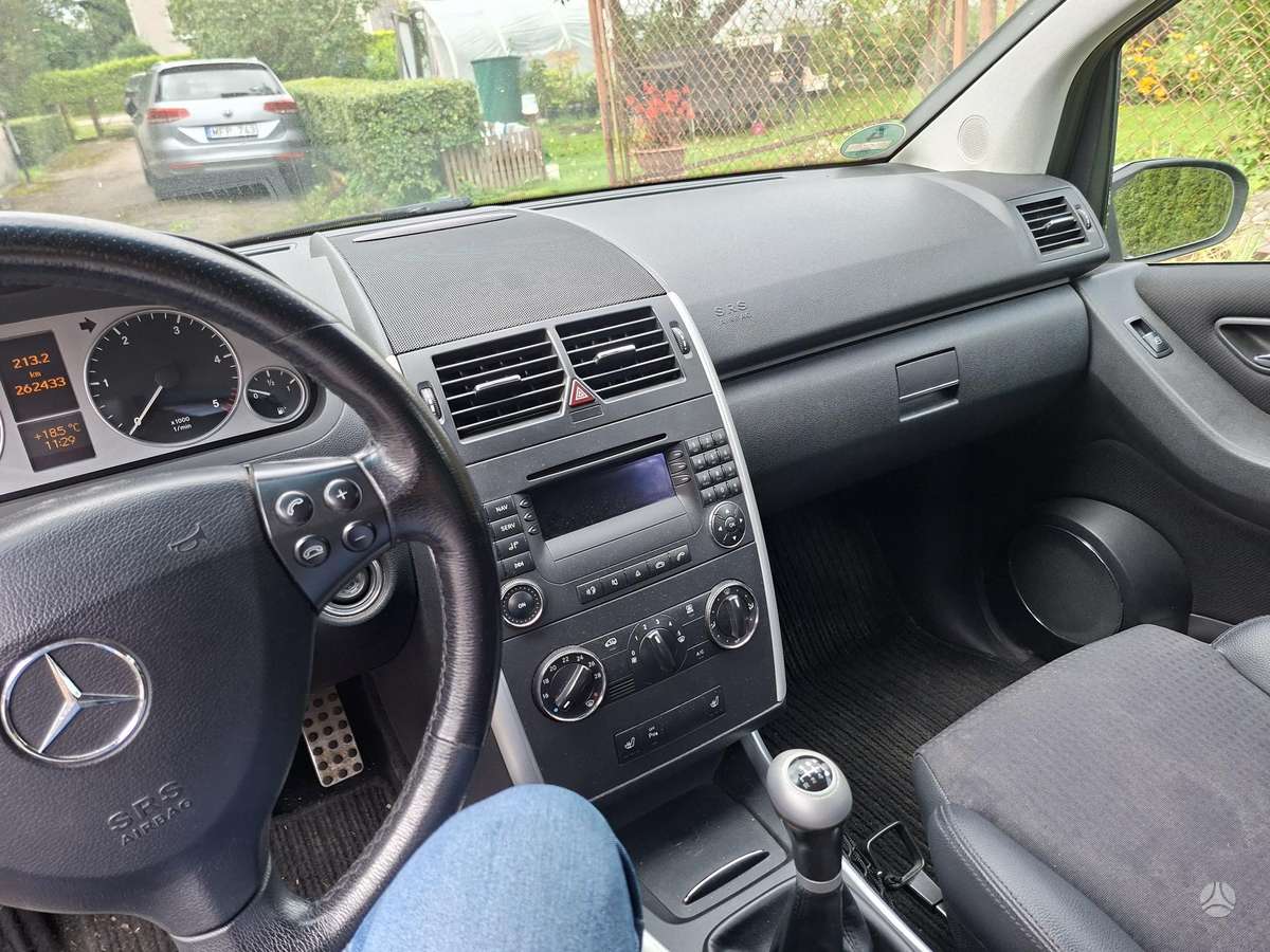 Mercedes-Benz A180 2007 — interior