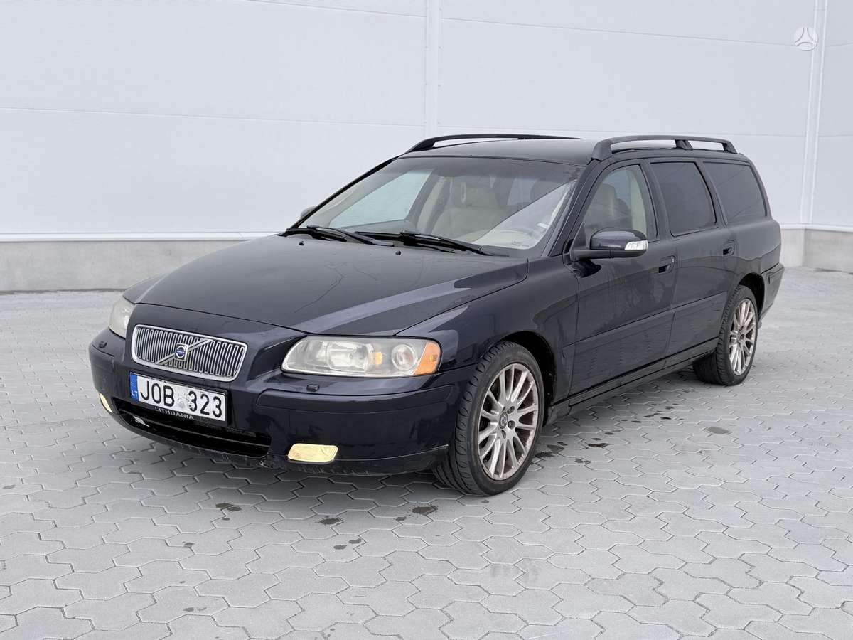 Volvo V70 2007 — rear view