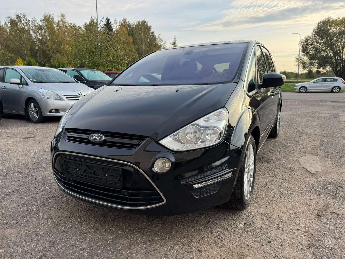 Ford S-MAX 2013 — вигляд ззаду