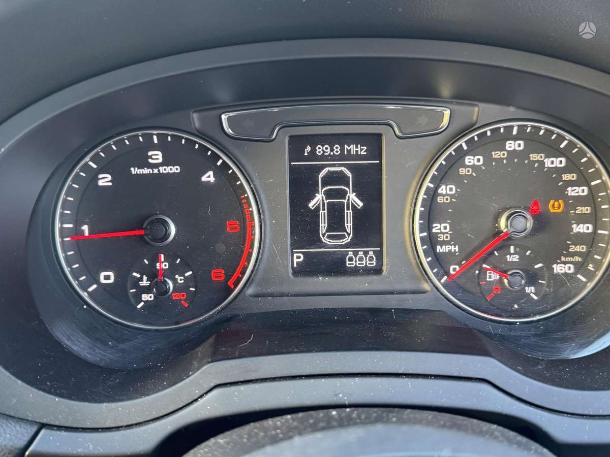 Audi Q3 2015 — photo 13