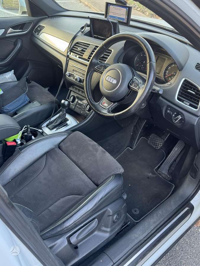Audi Q3 2015 — photo 14