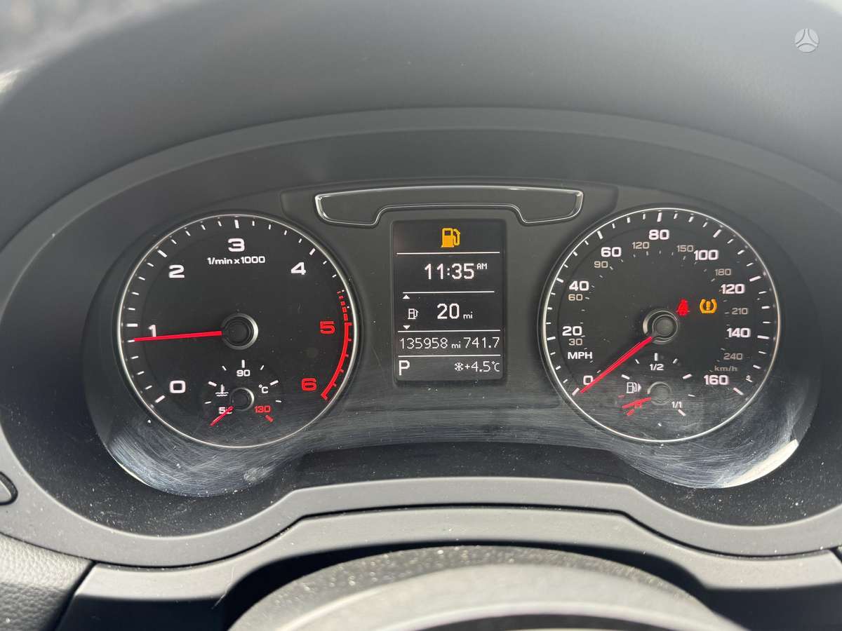 Audi Q3 2015 — photo 15