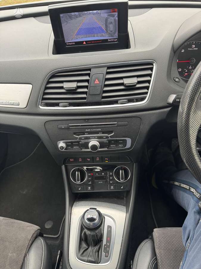 Audi Q3 2015 — photo 17